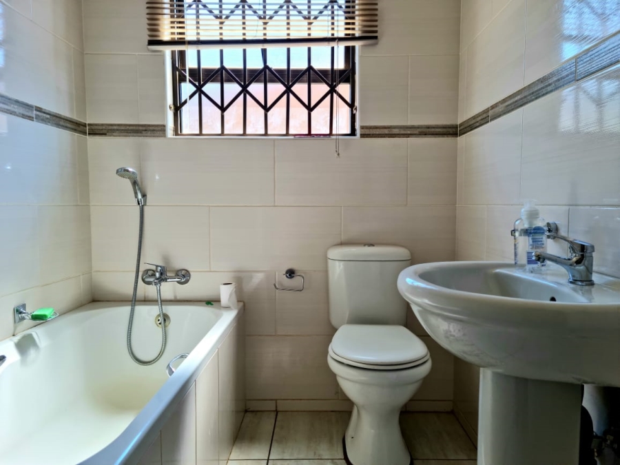 3 Bedroom Property for Sale in Tlhageng Northern Cape